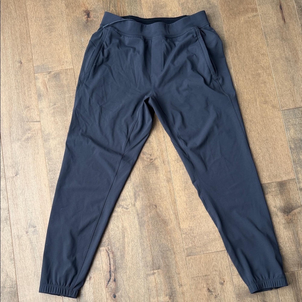 EUC Men's LULULEMON dark grey Jogger Pants